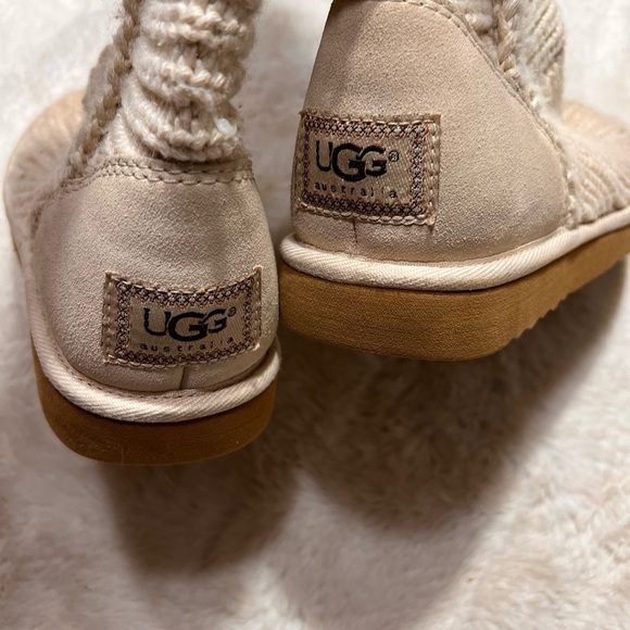 UGG classic knit boot size 7 - Picture 3 of 9